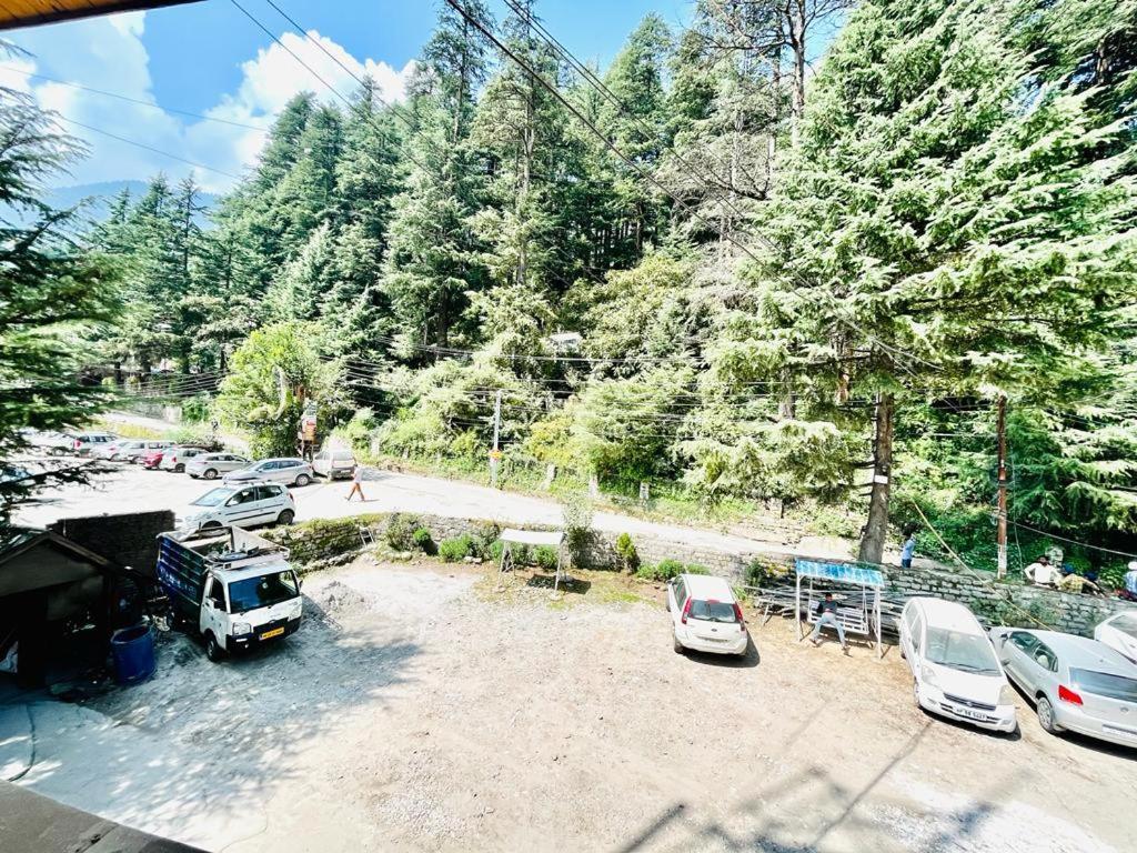 Hotel In Manali With Mountain View Near Mall Road Exterior photo